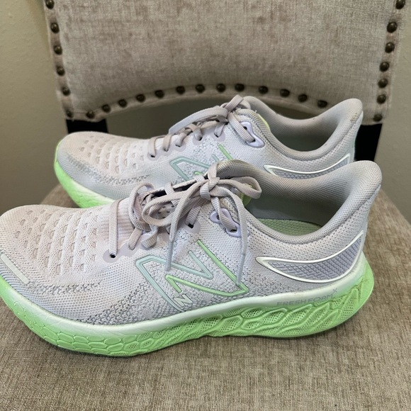 New Balance Running Shoes Fresh Foam 1080, Women Size 9 - Picture 2 of 8